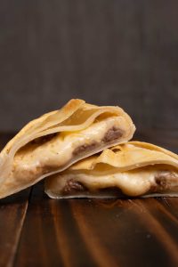 2 Empanadas mechada queso