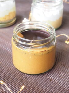 Mousse de Manjar con Cubierta de Chocolate.