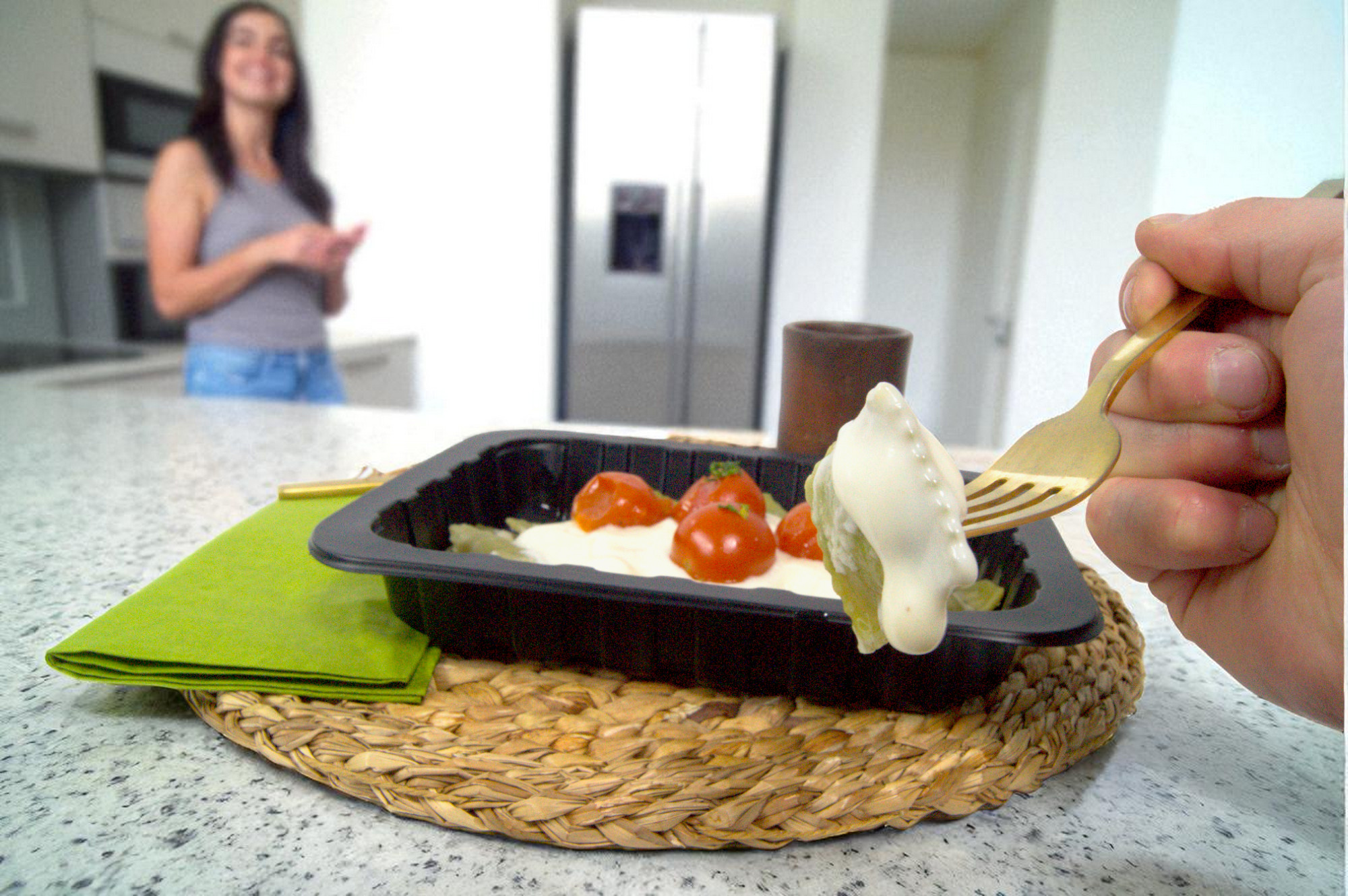 Ravioles de Ricota y Espinaca,  con Salsa Blanca y Tomates Asados.