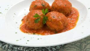Albóndigas de Carne con Salsa de Tomates