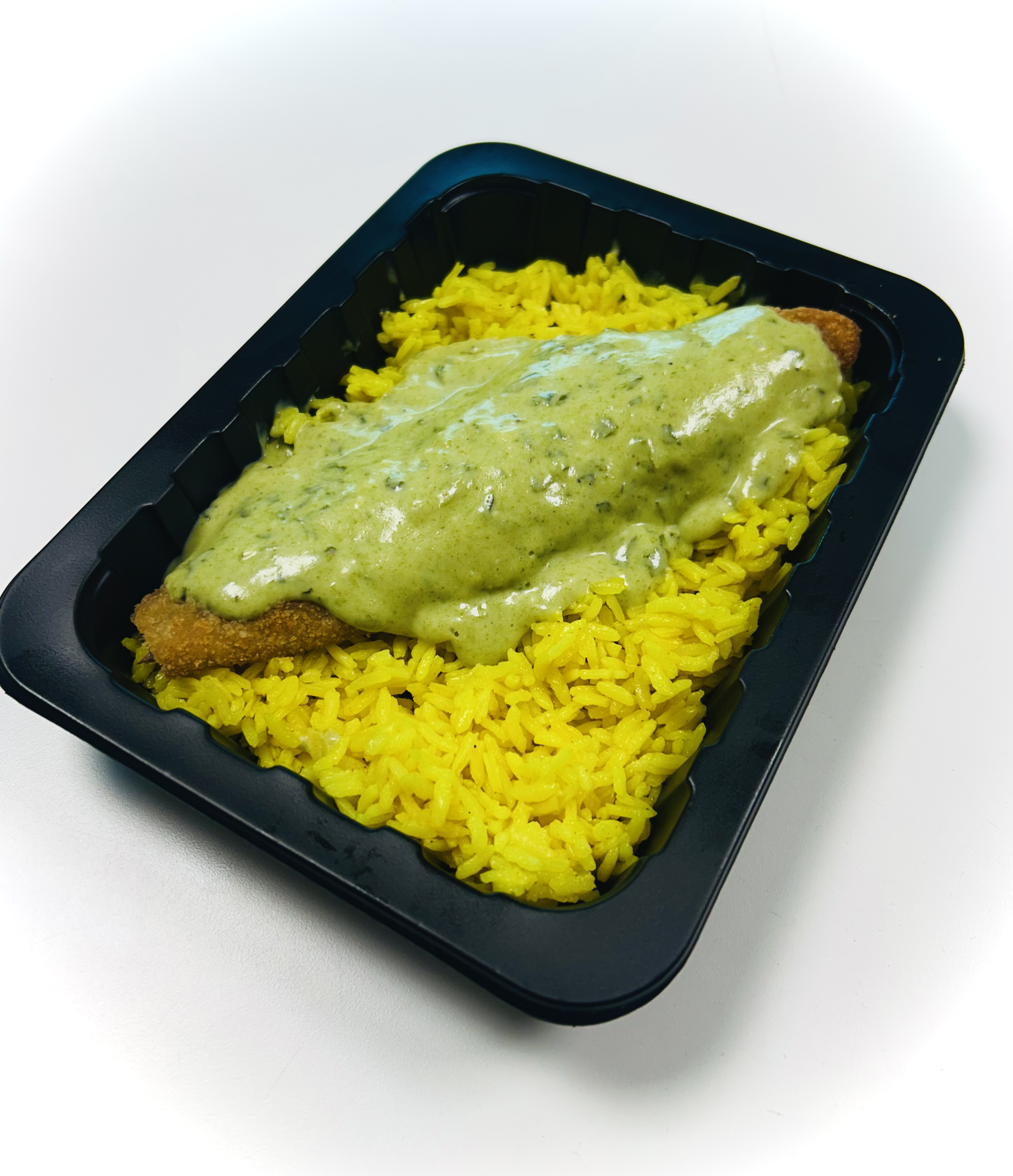 Merluza Apanada con Salsa de Espinaca y Arroz Curry.