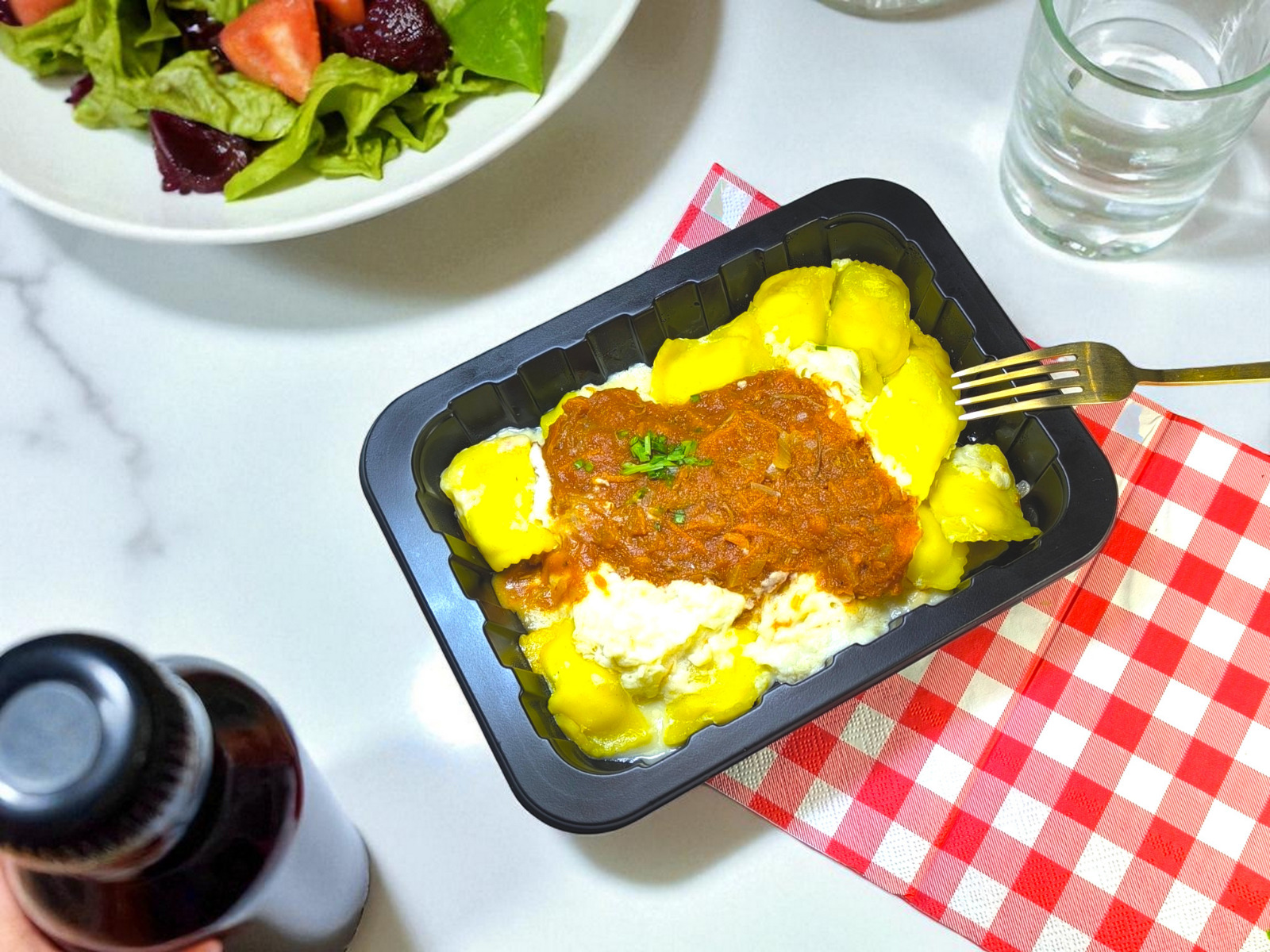 Ravioles de Ricota con dos Salsas (Salsa Blanca y Pomodoro Mechada)