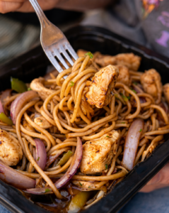 Tallarín Saltado con Pollo