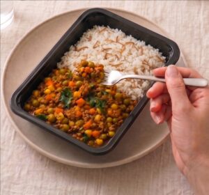Primavera de verduras atomatada con carne y arroz árabe